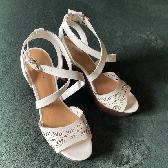 Indigo Rd white strappy wooden wedges - Picture 2 of 7